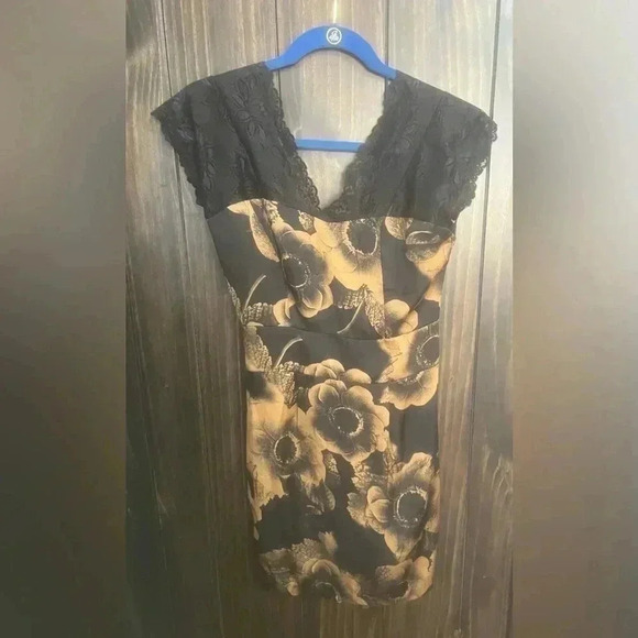 Dresses & Skirts - Y2K slip dress with lace trim and gold flower accents. Size Small.